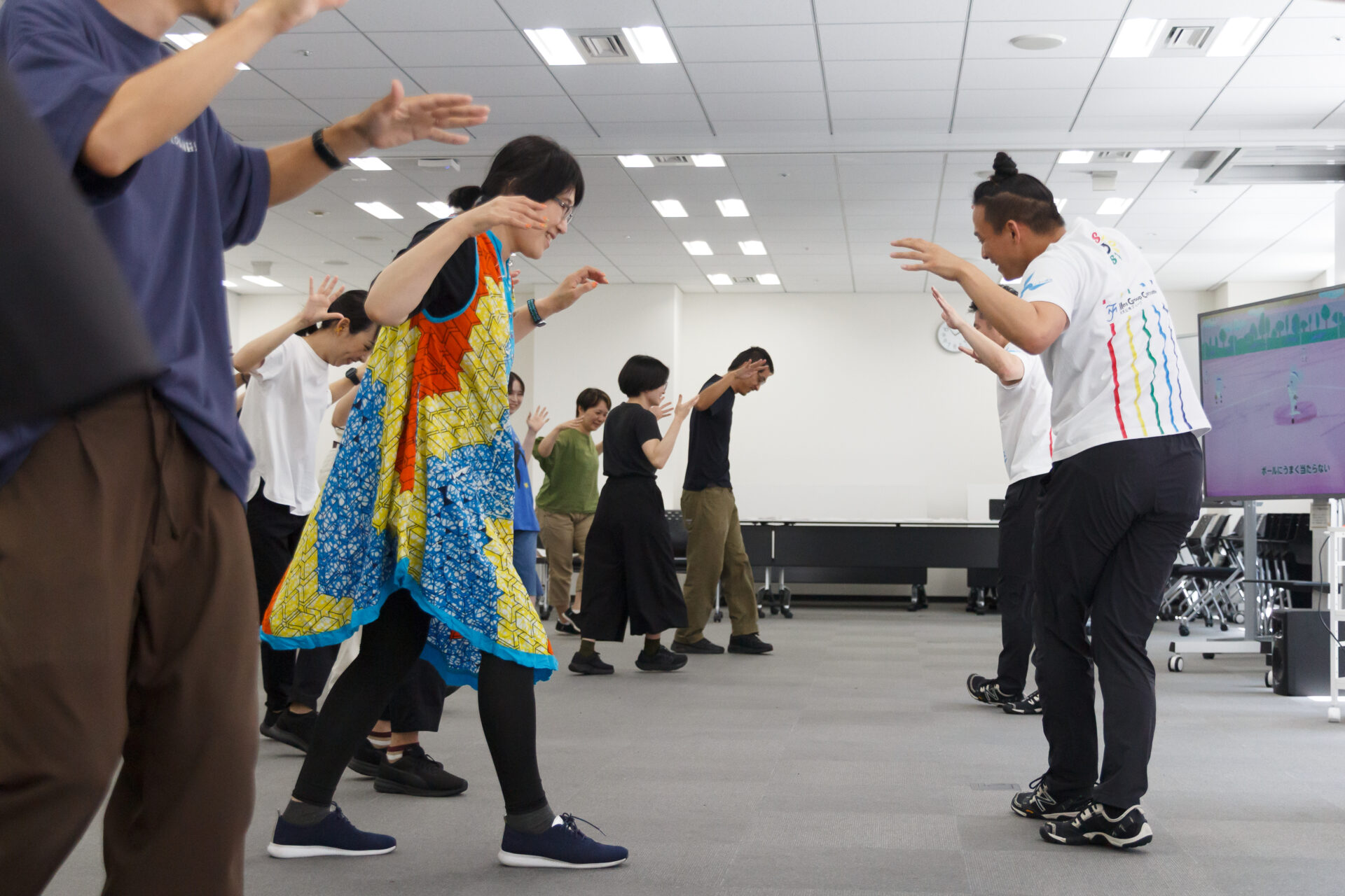 2025年8月2日（土）　講師：んまつーポス/「創って踊るだけではないダンス 〜からだは感情をかくしもっている」