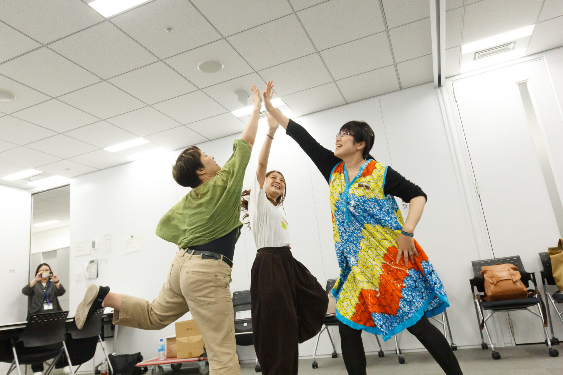 2025年8月2日（土）　講師：んまつーポス/「創って踊るだけではないダンス 〜からだは感情をかくしもっている」